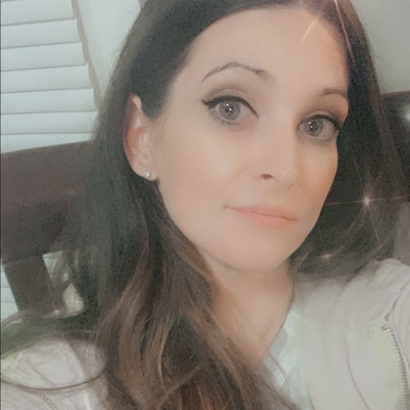 Meet your Posher, Jessica - Picture 2 of 3